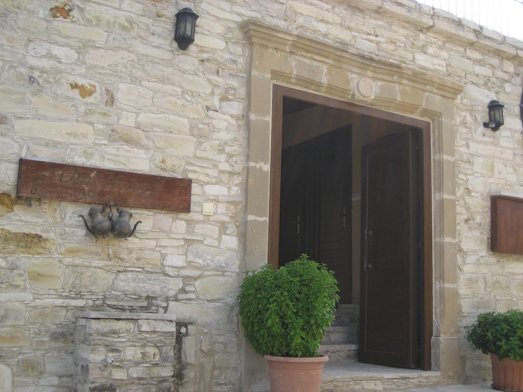 Our House Hotel Vavla Luaran gambar