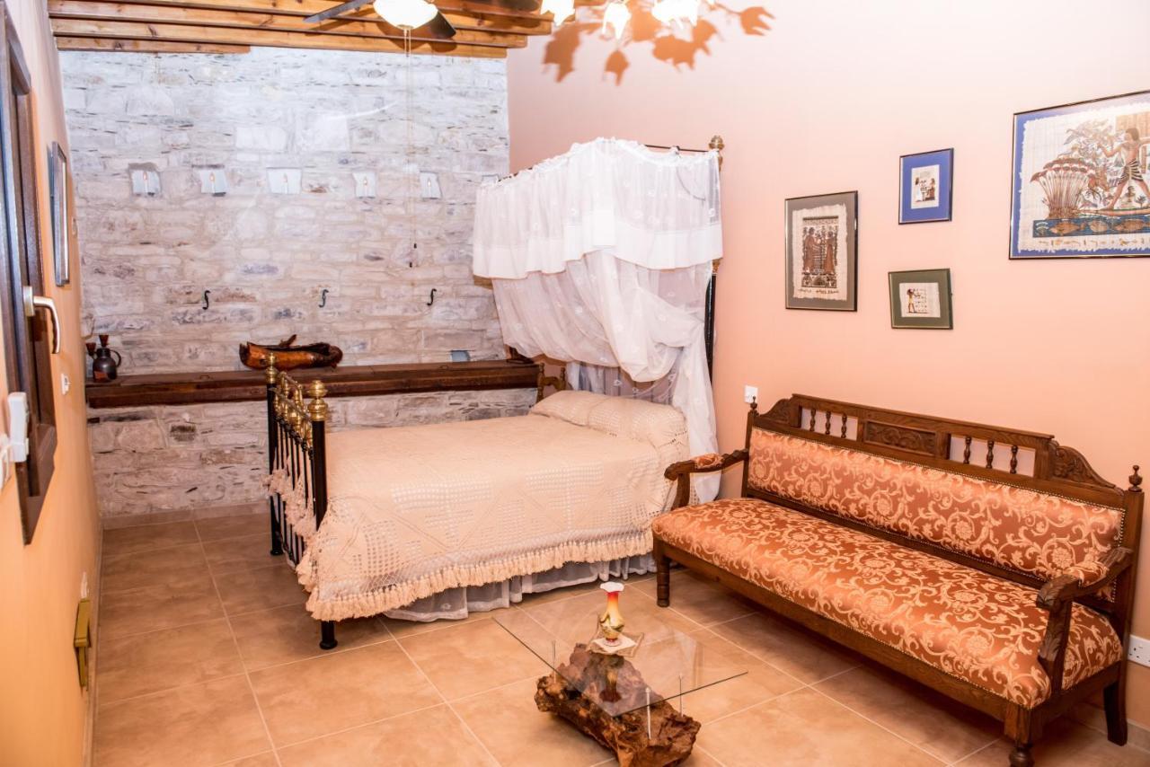 Our House Hotel Vavla Luaran gambar