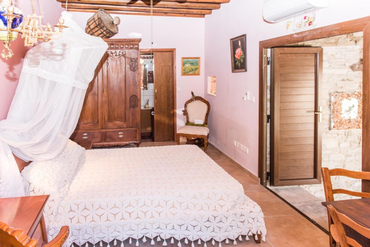 Our House Hotel Vavla Luaran gambar